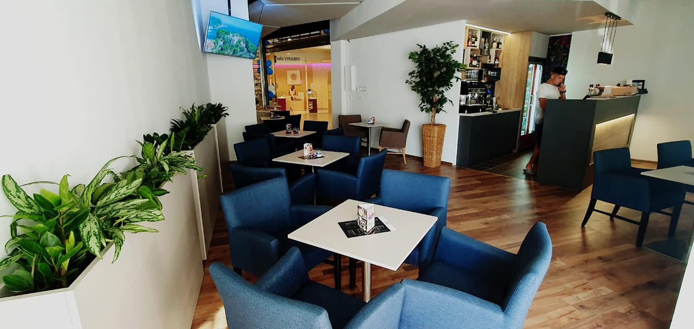 Interiér Velvet Coffee & Club Pezinok