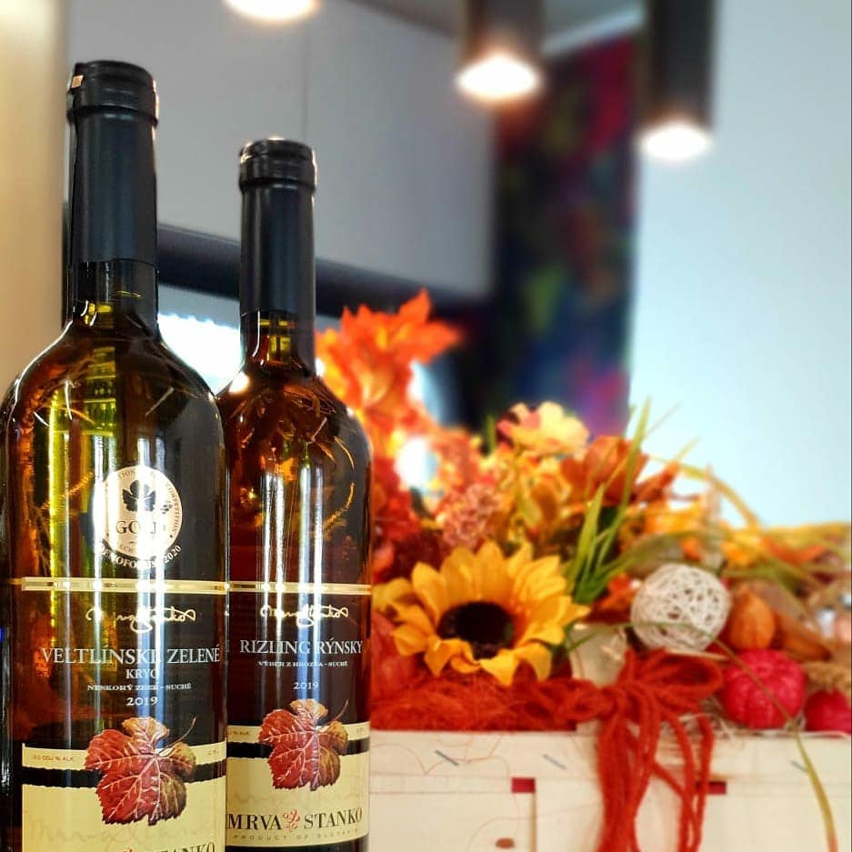 Meetingový priestor s moderným vybavením